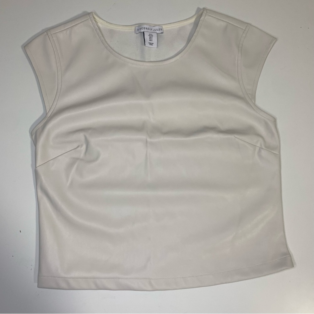 Sincerely Jules White faux Leather Short Sleeve Top Size Small